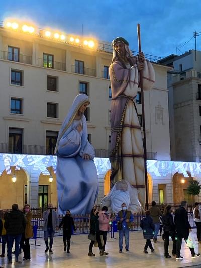 statue of jesus and mary